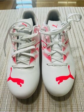 Puma White & CoralAthletic Cleats